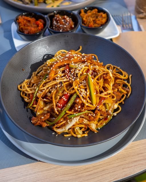 Wok de nouilles sautées, restaurant Chama à Essaouira